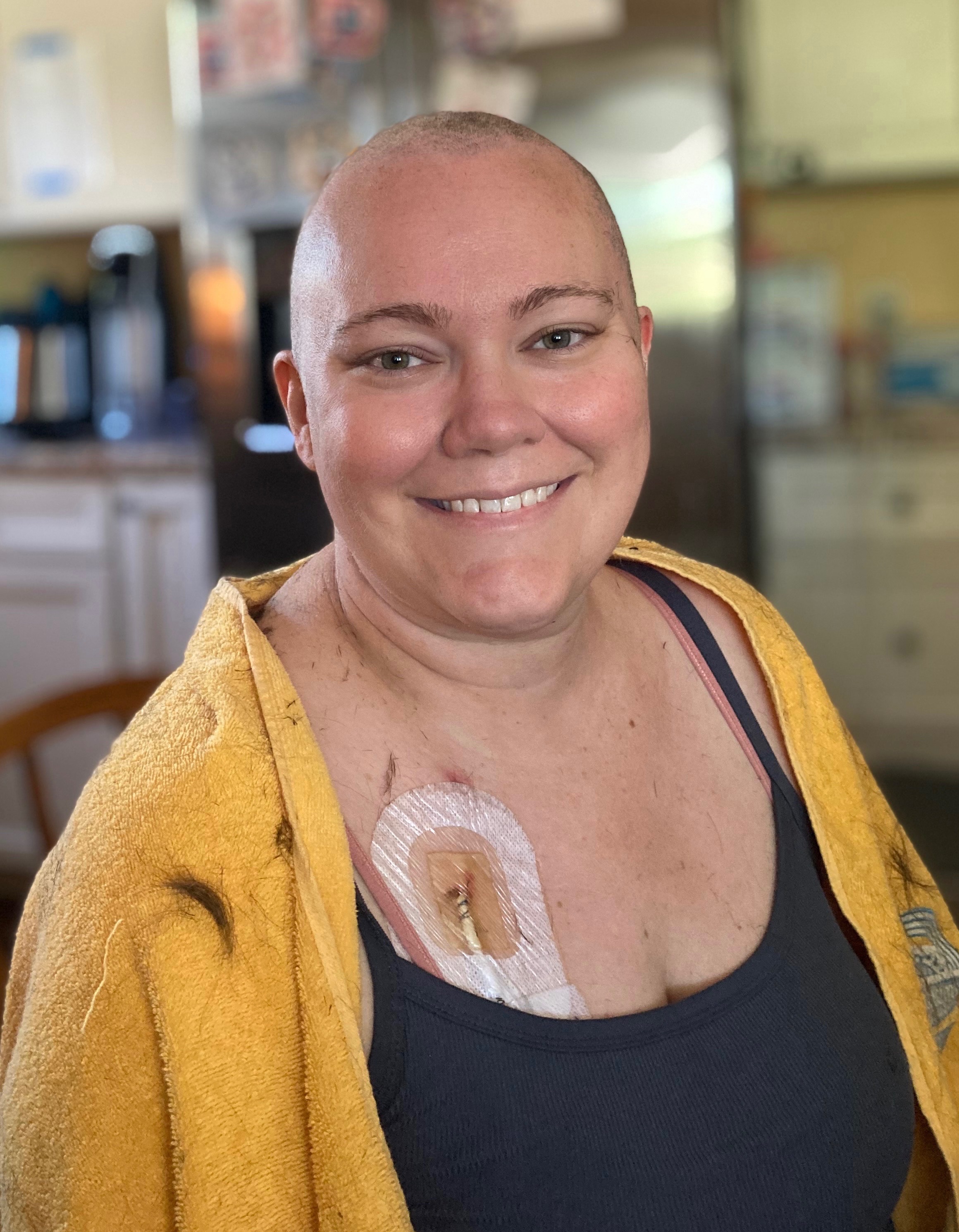 A sister after cutting her hair following chemotherapy treatment